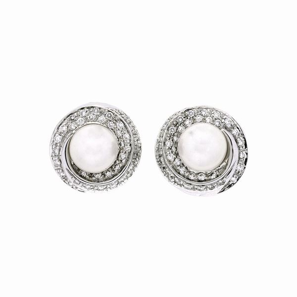 Pair of clip-on earrings in white gold, diamonds and pearls