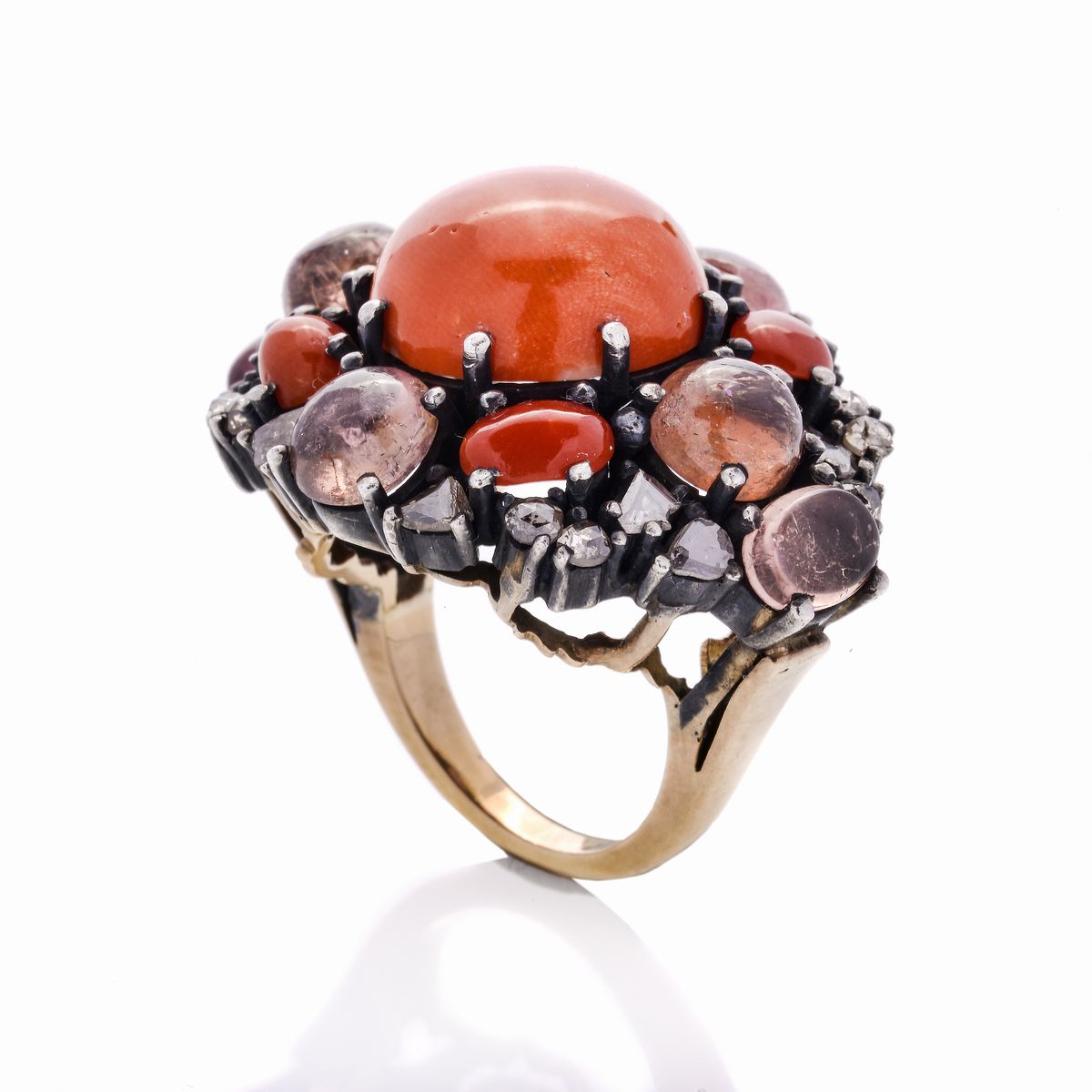 Grande Anello in Oro Giallo, Argento, Diamanti, Pietre Semi Preziose e Corallo Arancione