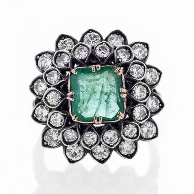 Anello in Oro Giallo, Argento, Diamanti e Smeraldo