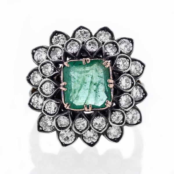 Daisy ring in yellow gold, silver, diamonds and emerald
