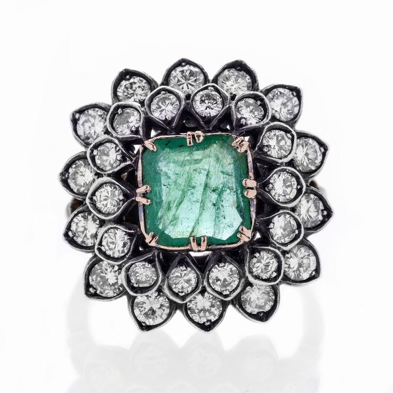 Anello in Oro Giallo, Argento, Diamanti e Smeraldo