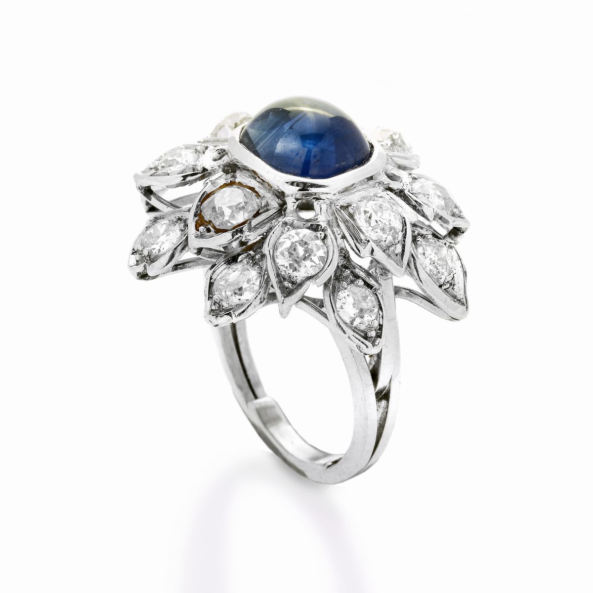 Anello Fiore in Oro Bianco, Diamanti e Zaffiri