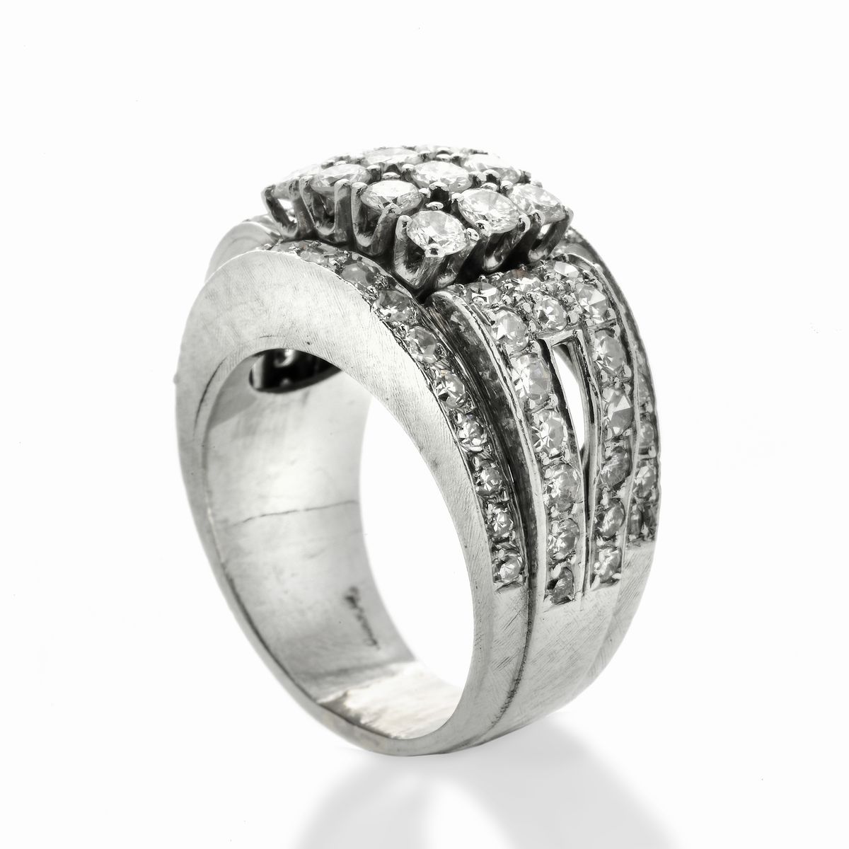 Anello a Fascia in Platino e Diamanti