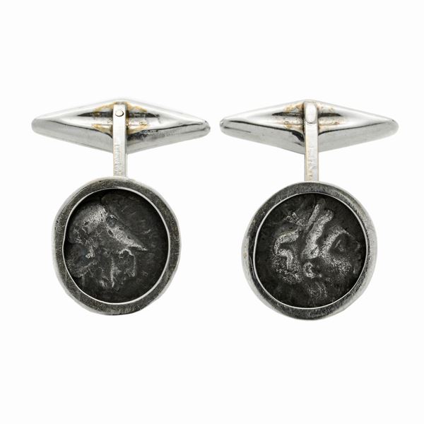 Pair of cufflinks in white gold and ancient coins  - Auction Jewelery and Watch auction - Antique Jewelery from a Venetian Collection (lots 1-91) - Curio - Casa d'aste in Firenze
