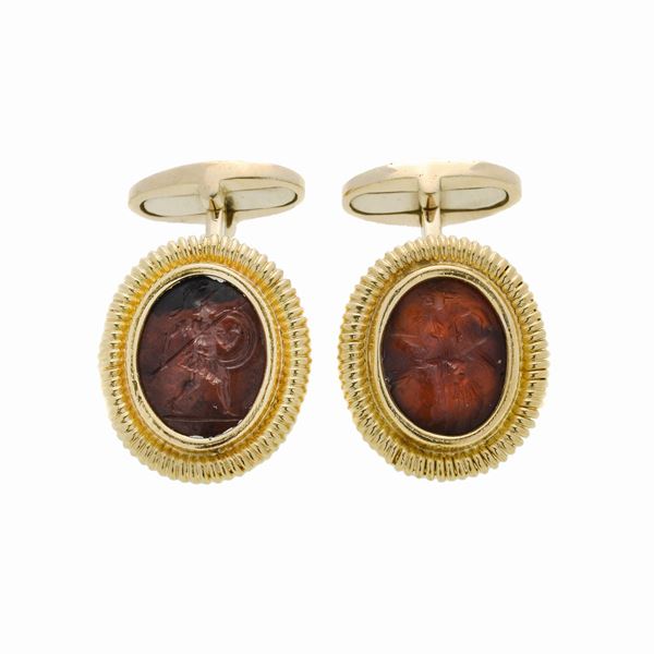 Pair of cufflinks in yellow gold, carnelian and jasper  - Auction Jewelery and Watch auction - Antique Jewelery from a Venetian Collection (lots 1-91) - Curio - Casa d'aste in Firenze