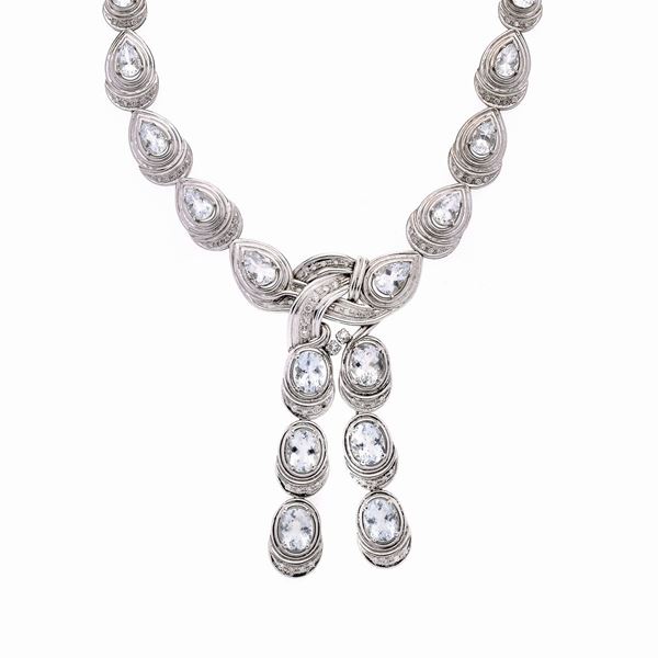 Important necklace in white gold, diamonds and aquamarine