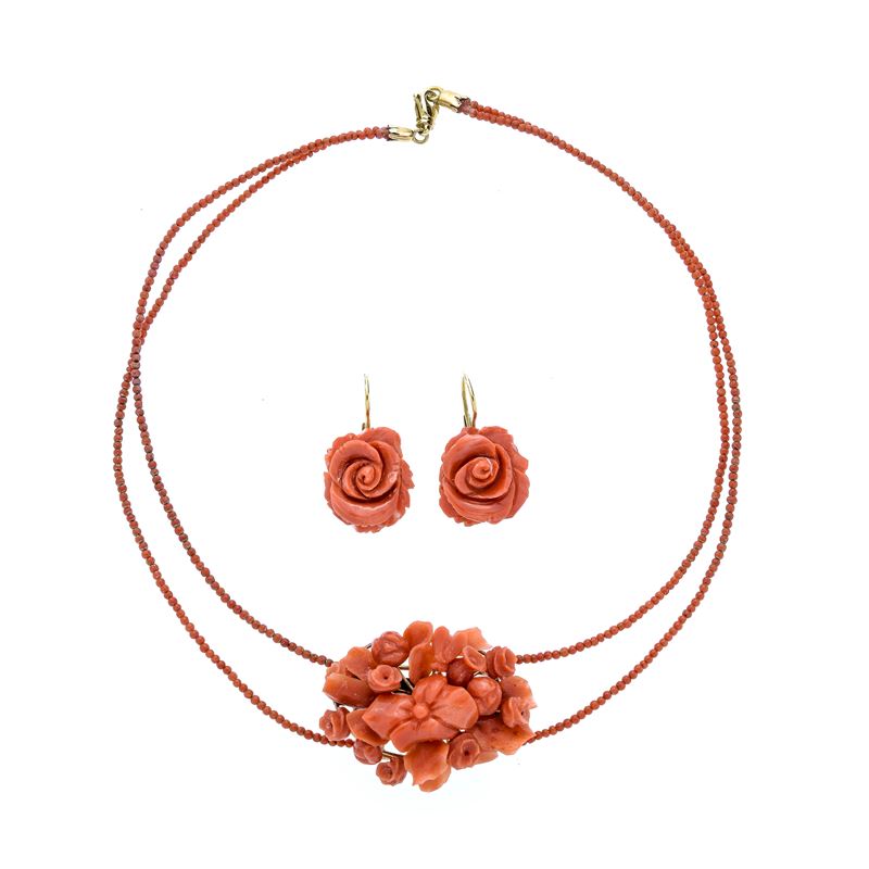 Girocollo e paio di orecchini in oro giallo e corallo rosso