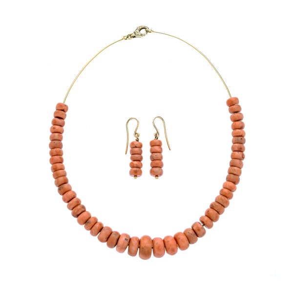Necklace and earrings in yellow gold and salmon pink coral  - Auction Jewelery and Watch auction - Antique Jewelery from a Venetian Collection (lots 1-91) - Curio - Casa d'aste in Firenze