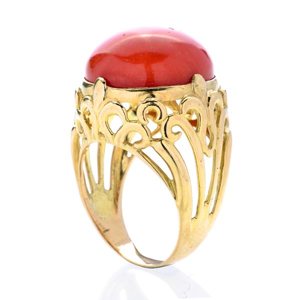 High ring in yellow gold and red coral paste