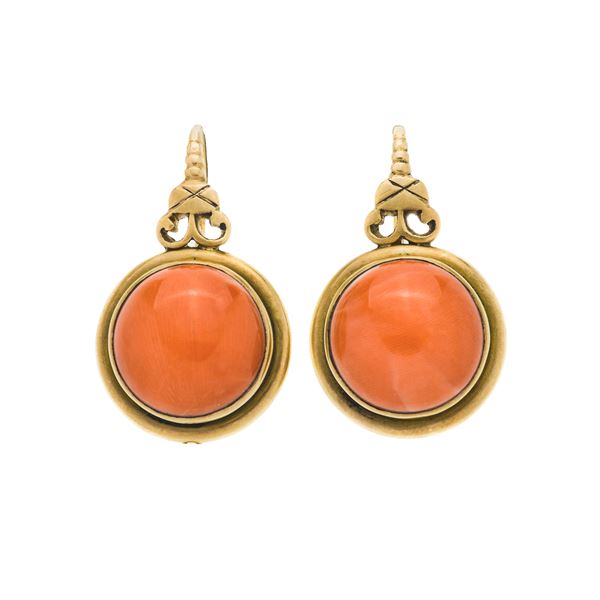 Pair of dangling earrings in yellow gold and pink coral  - Auction Jewelery and Watch auction - Antique Jewelery from a Venetian Collection (lots 1-91) - Curio - Casa d'aste in Firenze
