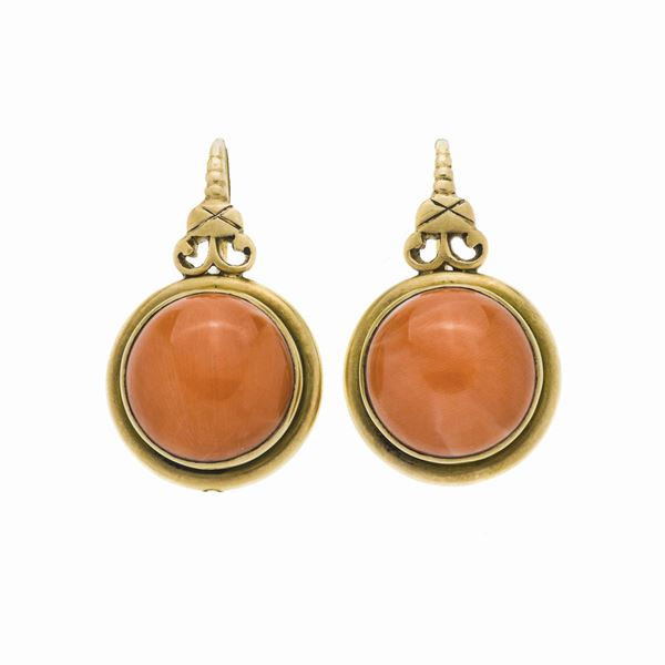 Pair of dangling earrings in yellow gold and pink coral  - Auction Jewelery and Watch auction - Antique Jewelery from a Venetian Collection (lots 1-91) - Curio - Casa d'aste in Firenze