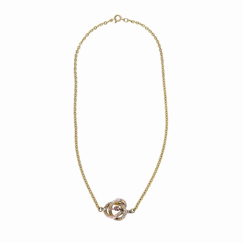 Collana in Oro Giallo, Oro a Basso Titolo, Microperle e Pietra Rossa