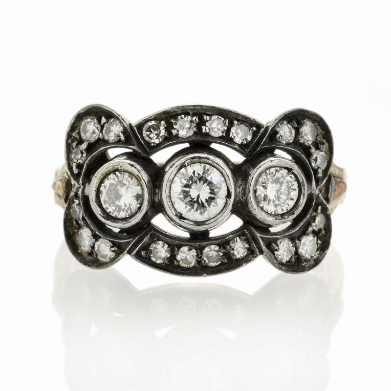 Anello in oro giallo, argento e diamanti