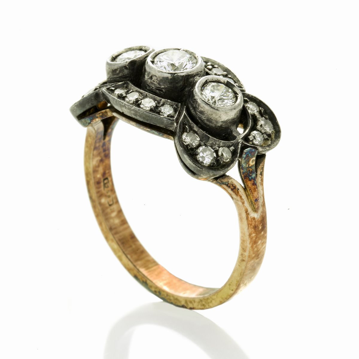 Anello in oro giallo, argento e diamanti