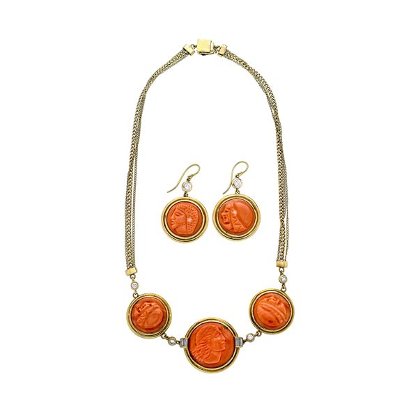 Necklace and earrings in yellow gold, diamonds and cameos in pink coral