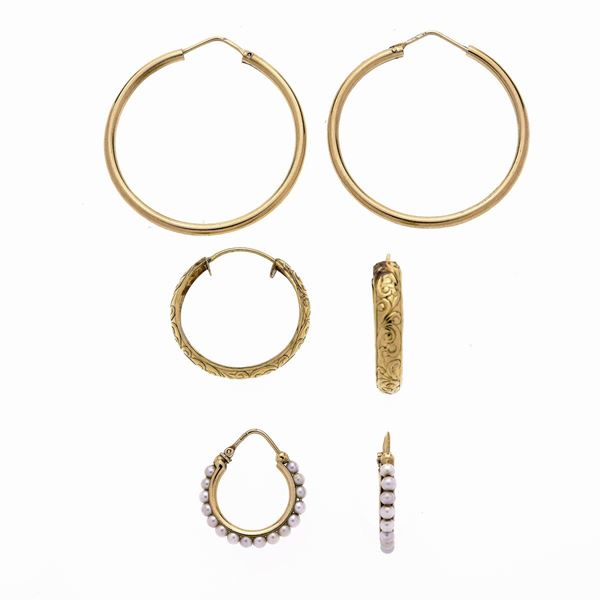 Lot of three pairs of hoops in yellow gold and micro pearls  - Auction Auction of Antique Jewelry, Modern and Watches - Curio - Casa d'aste in Firenze