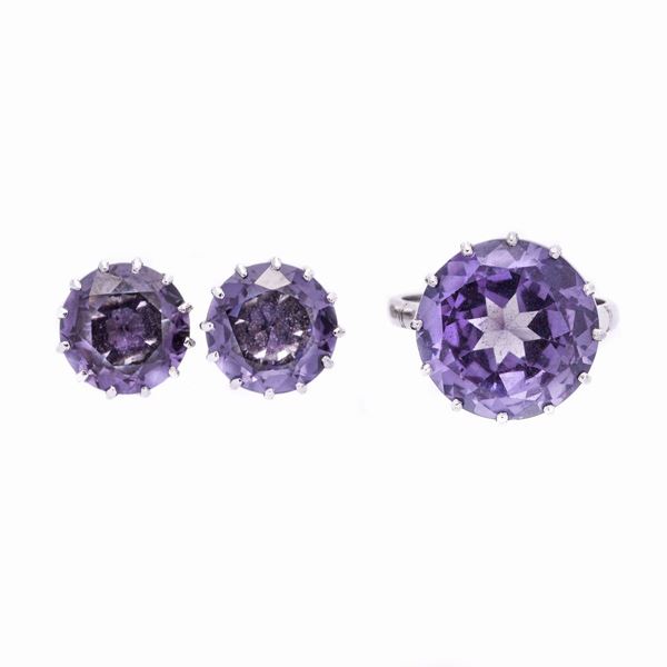 Pair of earrings and ring in white gold and synthetic alexandrite  - Auction Jewelery and Watch auction - Antique Jewelery from a Venetian Collection (lots 1-91) - Curio - Casa d'aste in Firenze