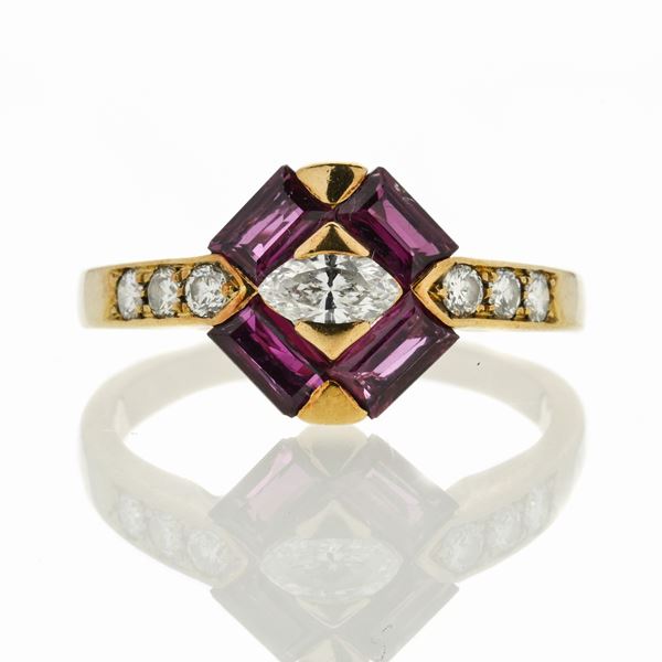 Anello in oro giallo, diamanti e rubini
