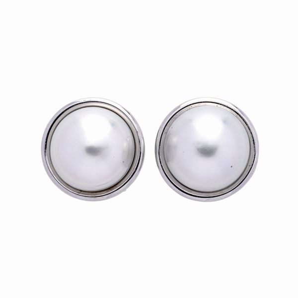 Pair of clip earrings in white gold and mabe pearls  - Auction Auction of Antique Jewelry, Modern and Watches - Curio - Casa d'aste in Firenze