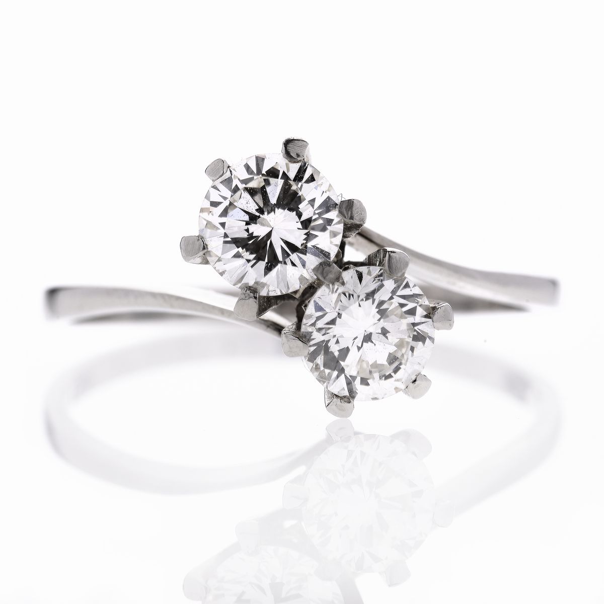 Anello Contrariè in Oro Bianco e Diamanti