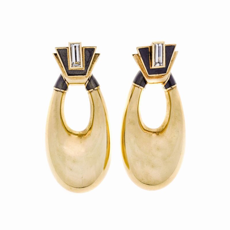 Paio di Grandi Orecchini Pendenti in Oro Giallo Smalto Nero e Quarzo Azzurro la Nouvelle Bague
