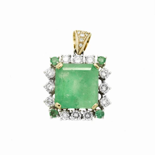 Pendant in yellow gold, white gold, diamonds and emeralds