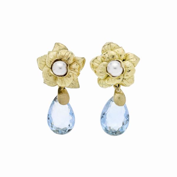 Pair of earrings in yellow gold, pearl and aquamarine