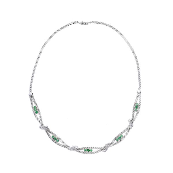 Necklace in white gold and emeralds