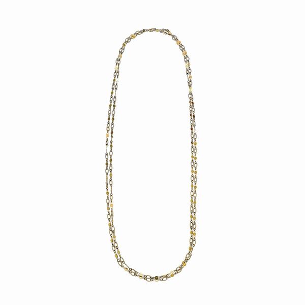 Long link chain in yellow gold