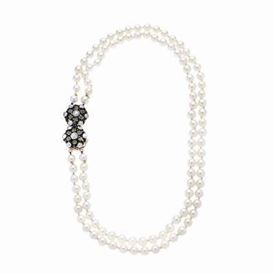 Collana a Due Fili di Perle, Oro Giallo, Argento, Perle Mabè e Smeraldi