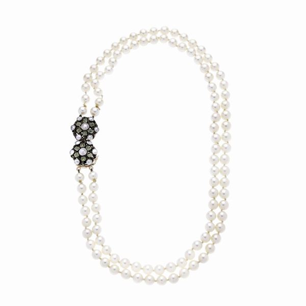 Necklace with two strands of pearls, yellow gold, silver, mabe pearls and emeralds