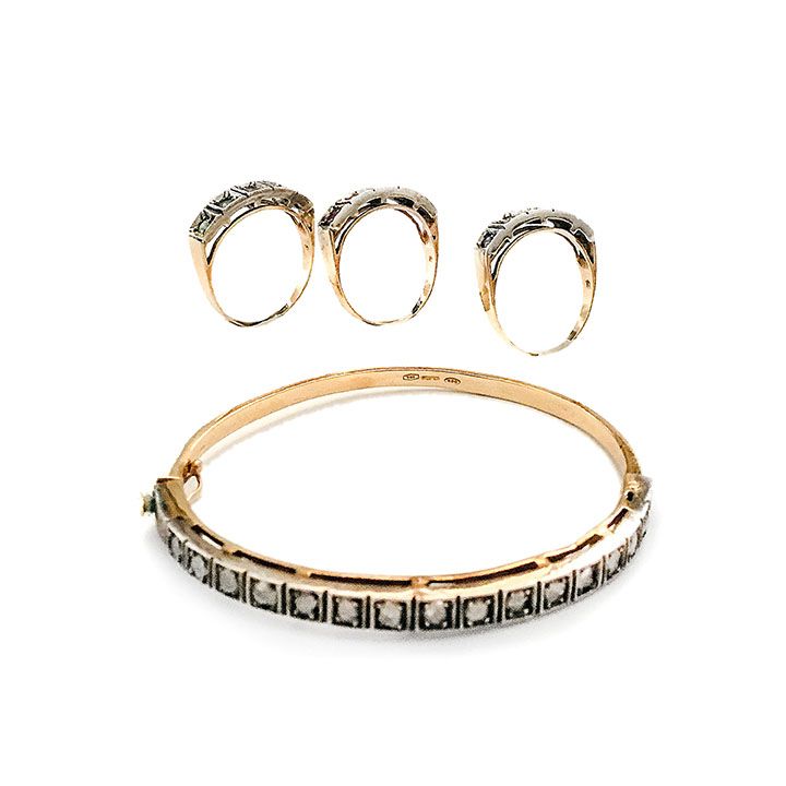 Bracciale Rigido e Tre Anelli in Oro a Basso Titolo, Argento, Diamanti , Rubini, Zaffiri e Smeral...