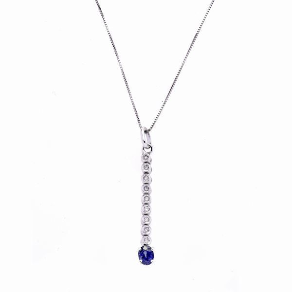 Pendant and chain in white gold, diamonds and sapphire
