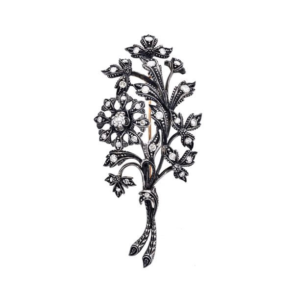 Leaf brooch yellow gold, silver and diamond