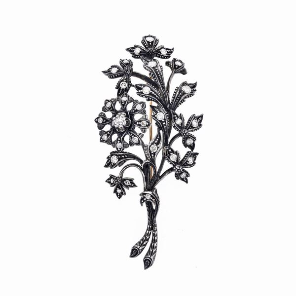 Leaf brooch yellow gold, silver and diamond