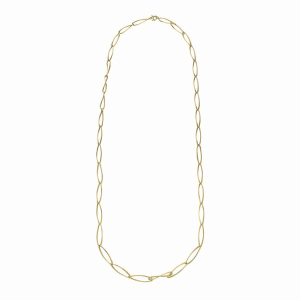 Long link necklace in yellow gold