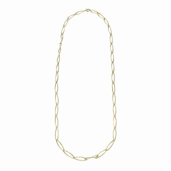 Long link necklace in yellow gold