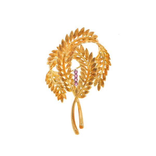 Leaf brooch in yellow gold, white gold and rubies