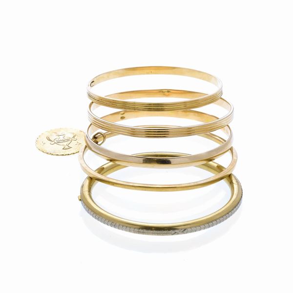 Lot of five rigid bracelets in yellow gold