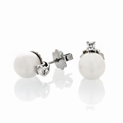 Paio di Orecchini a Clips in Oro Bianco, Diamanti e Perla