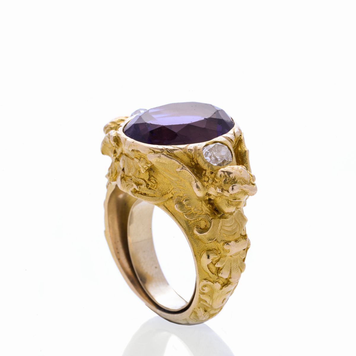 Grande Anello in Oro Giallo Diamanti e Ametista