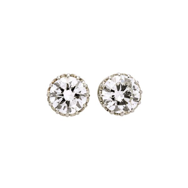 Pair of light point earrings in white gold and diamonds