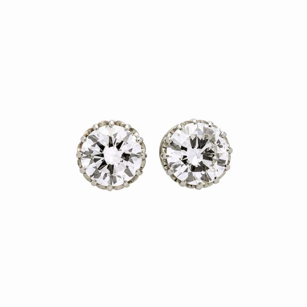 Pair of light point earrings in white gold and diamonds