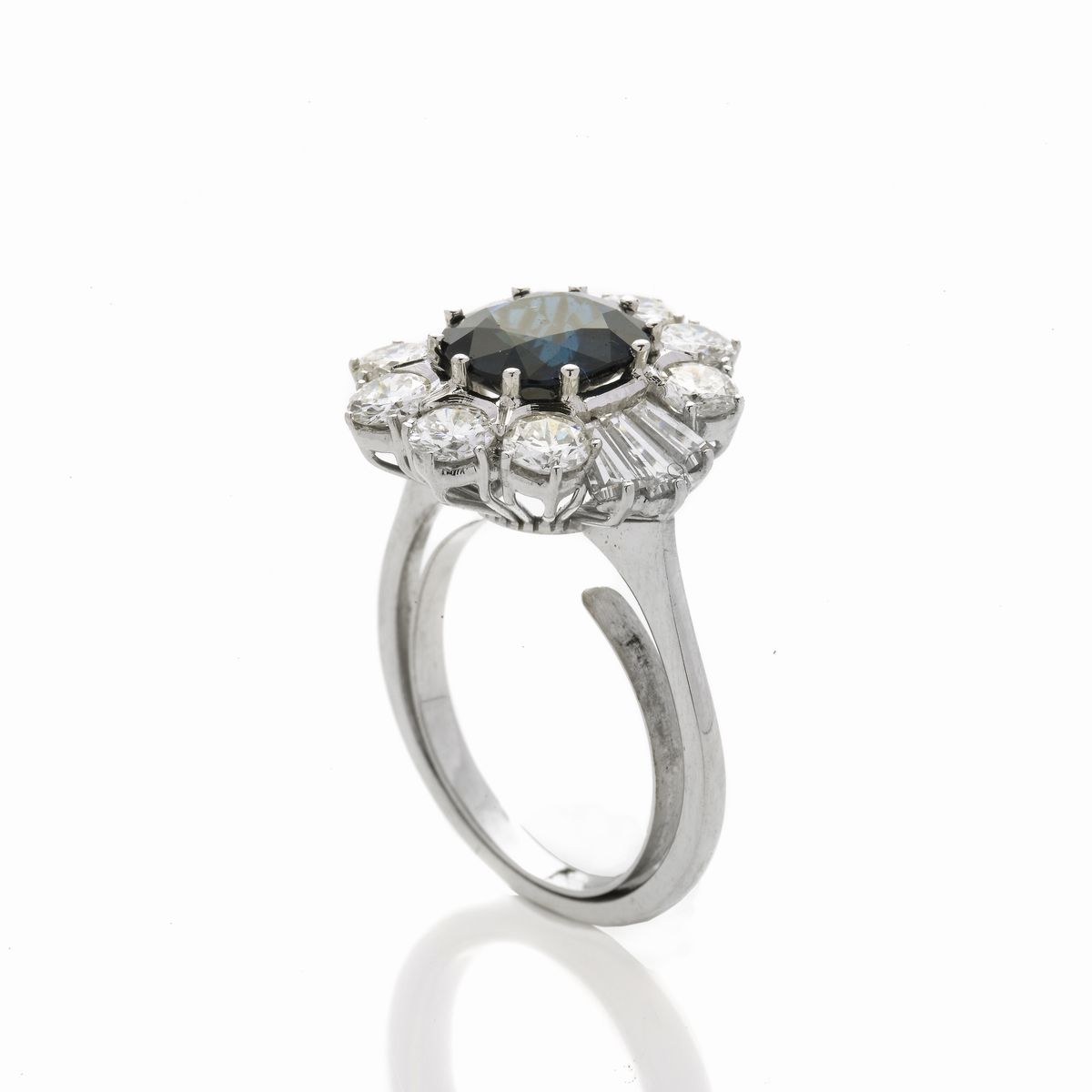 Anello in Oro Bianco, Diamanti e Zaffiro