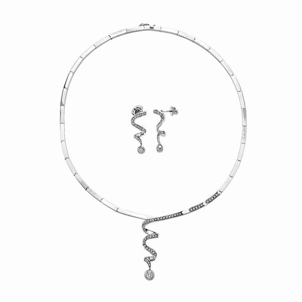 Collier and pair of dangling earrings in white gold and diamonds