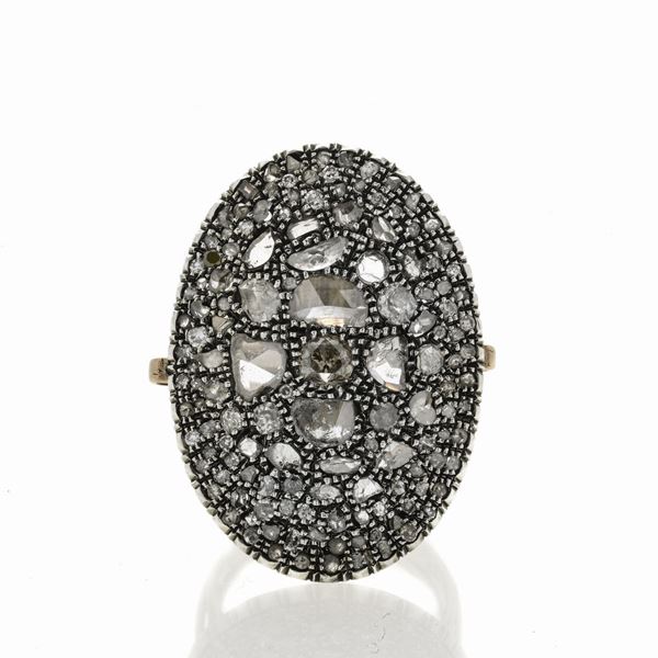 Large gold ring with low title, silver and diamonds