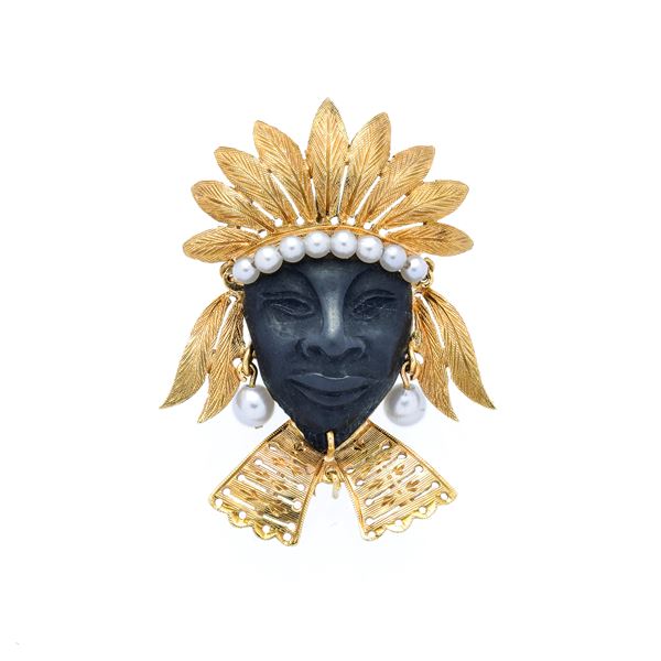 African Face brooch in yellow gold, cultured pearls and onyx