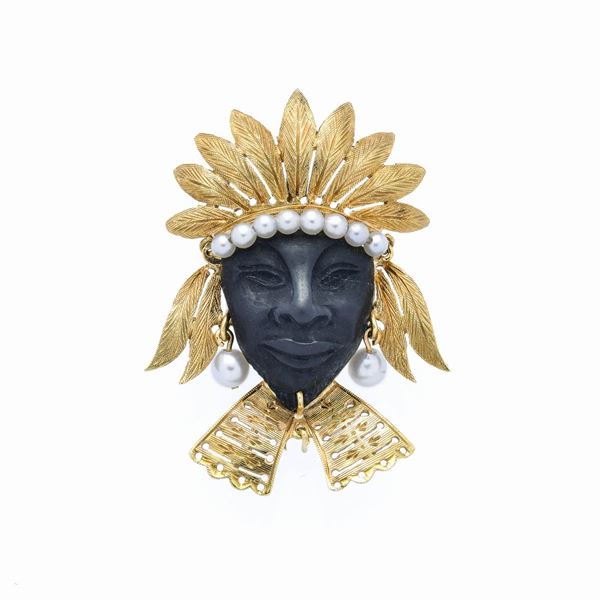 African Face brooch in yellow gold, cultured pearls and onyx