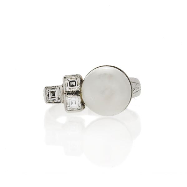 Ring in white gold, diamonds and natural pearls