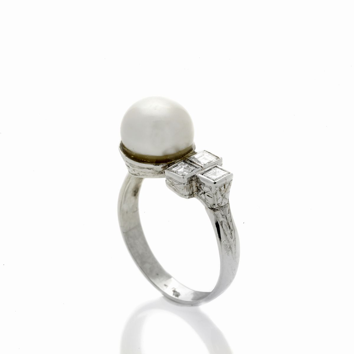 Anello in Oro Bianco, Diamanti e Perle di Naturale